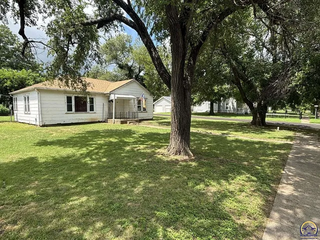 $64,900 | 101 Cedar Street, Cottonwood Falls, KS 66845