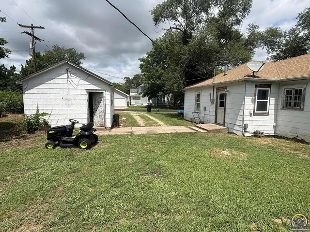 $64,900 | 101 Cedar Street, Cottonwood Falls, KS 66845