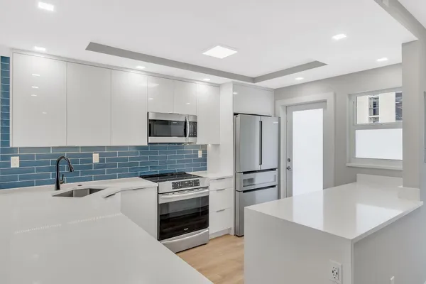 $599,900 | 750 North Ocean Boulevard, Unit 404, Pompano Beach, FL 33062