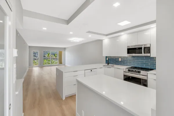 $599,900 | 750 North Ocean Boulevard, Unit 404, Pompano Beach, FL 33062