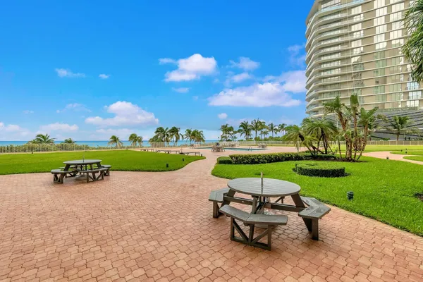 $599,900 | 750 North Ocean Boulevard, Unit 404, Pompano Beach, FL 33062