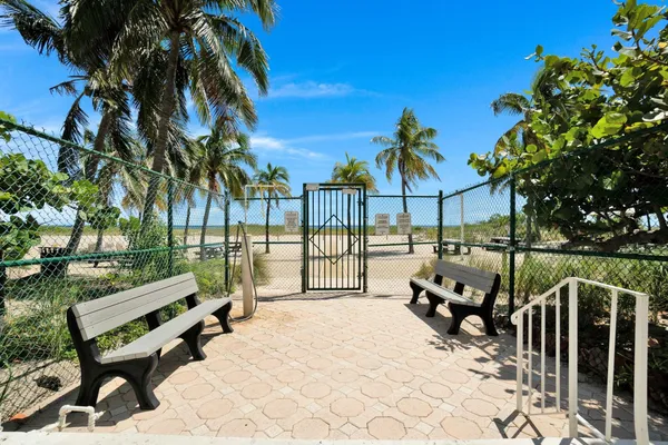 $599,900 | 750 North Ocean Boulevard, Unit 404, Pompano Beach, FL 33062