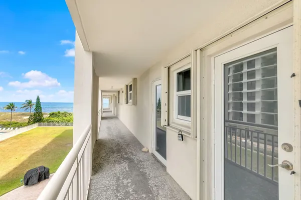 $599,900 | 750 North Ocean Boulevard, Unit 404, Pompano Beach, FL 33062