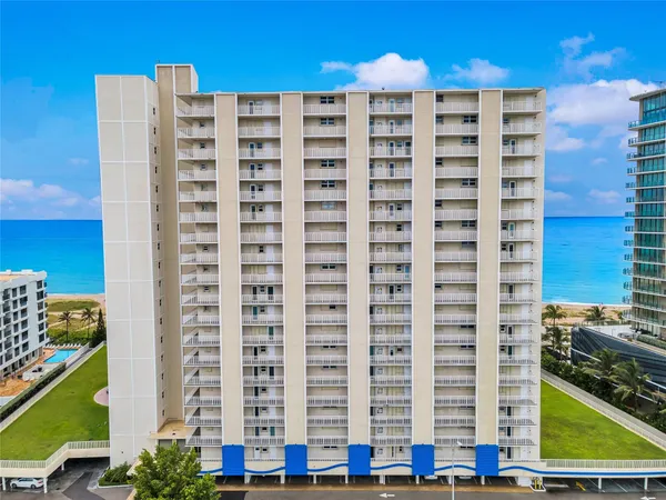 $599,900 | 750 North Ocean Boulevard, Unit 404, Pompano Beach, FL 33062