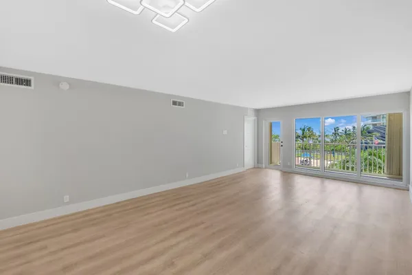 $599,900 | 750 North Ocean Boulevard, Unit 404, Pompano Beach, FL 33062