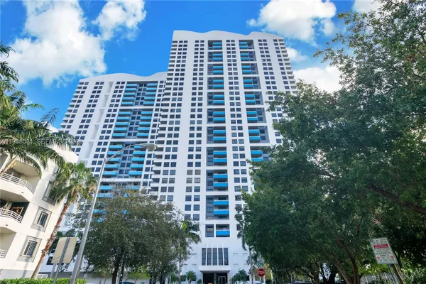 $4,900 | 1330 West Avenue, Unit 2409, Miami Beach, FL 33139