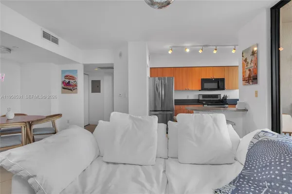 $4,900 | 1330 West Avenue, Unit 2409, Miami Beach, FL 33139