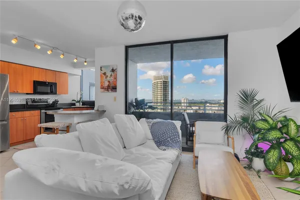 $4,900 | 1330 West Avenue, Unit 2409, Miami Beach, FL 33139