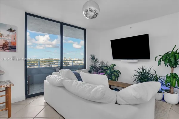 $4,900 | 1330 West Avenue, Unit 2409, Miami Beach, FL 33139