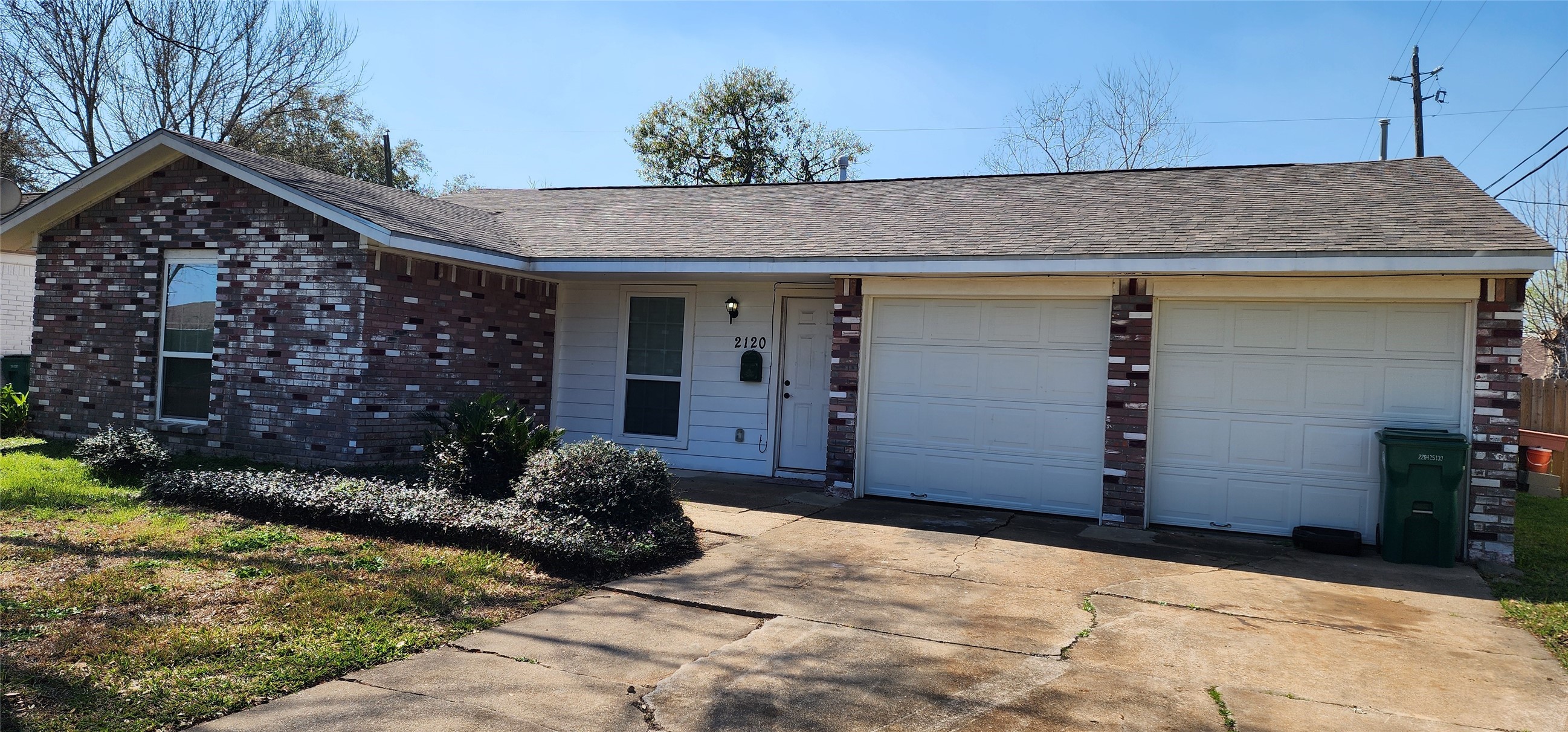 2120 Chestnut Lane Pasadena, TX 77502 - Photo 2 of 19 Front View