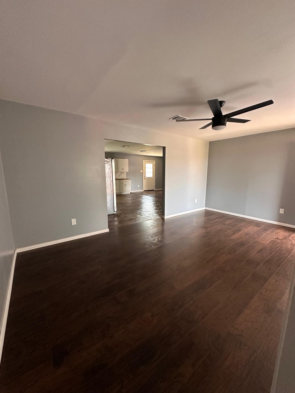 2120 Chestnut Lane Pasadena, TX 77502 - Photo 4 of 19 Saloon and Family area