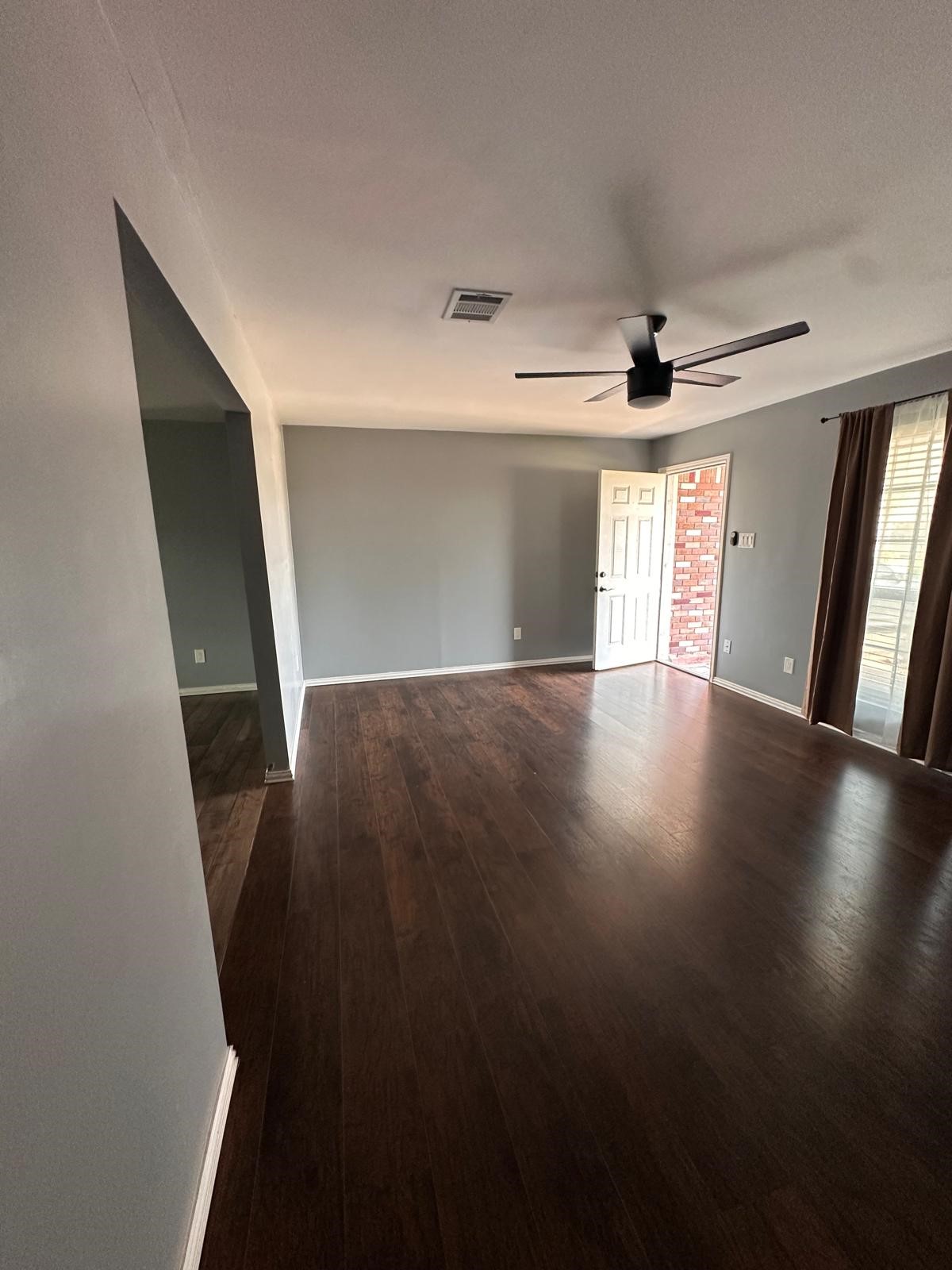 2120 Chestnut Lane Pasadena, TX 77502 - Photo 5 of 19 Saloon and Family