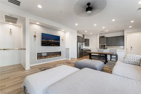 $3,400 | 110 Ibiza Lk Drive, Henderson, NV 89011