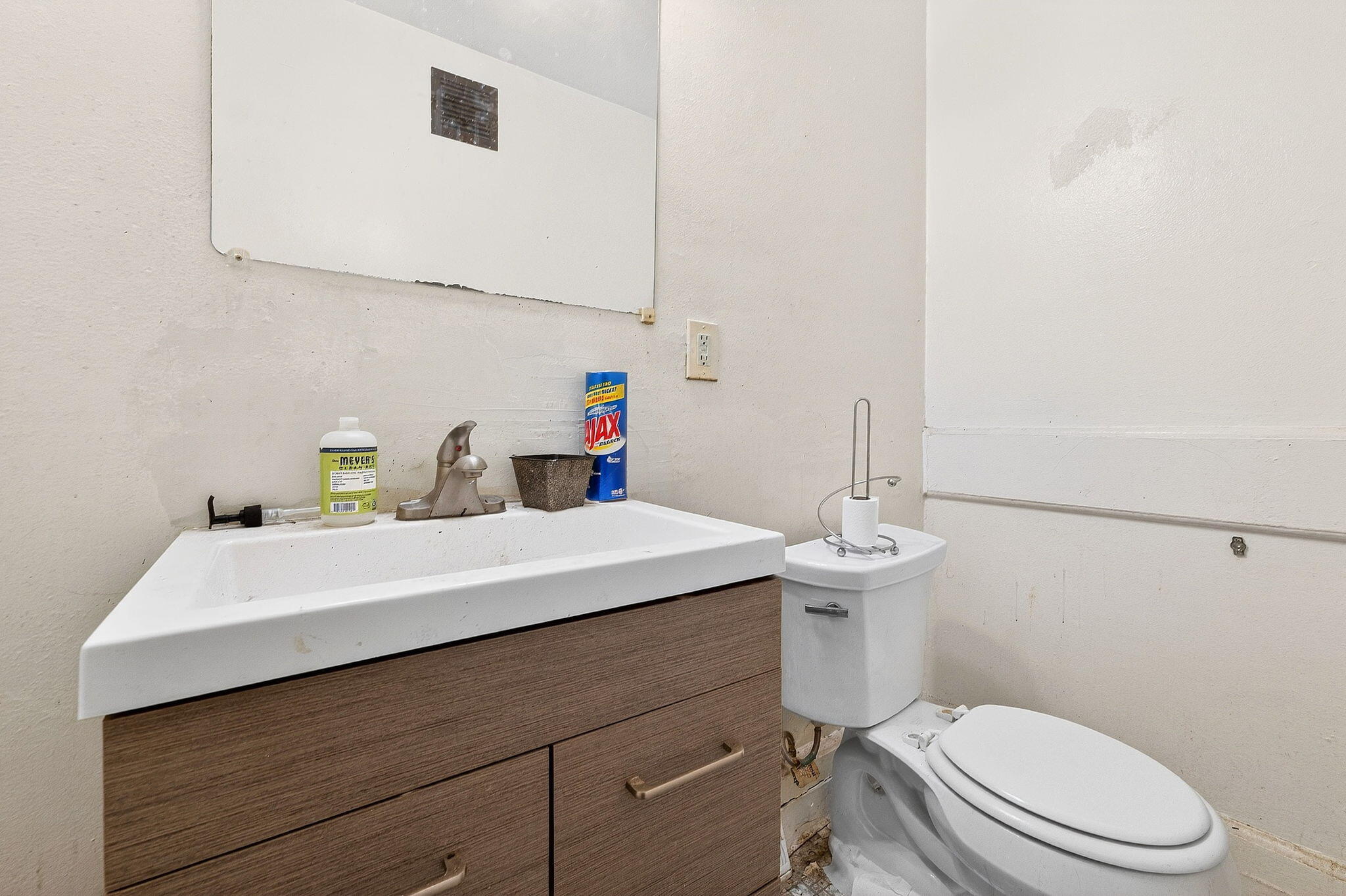630 East Locust Street Milwaukee, WI 53212 - Photo 12 of 44 17-web-or-mls-P1227512