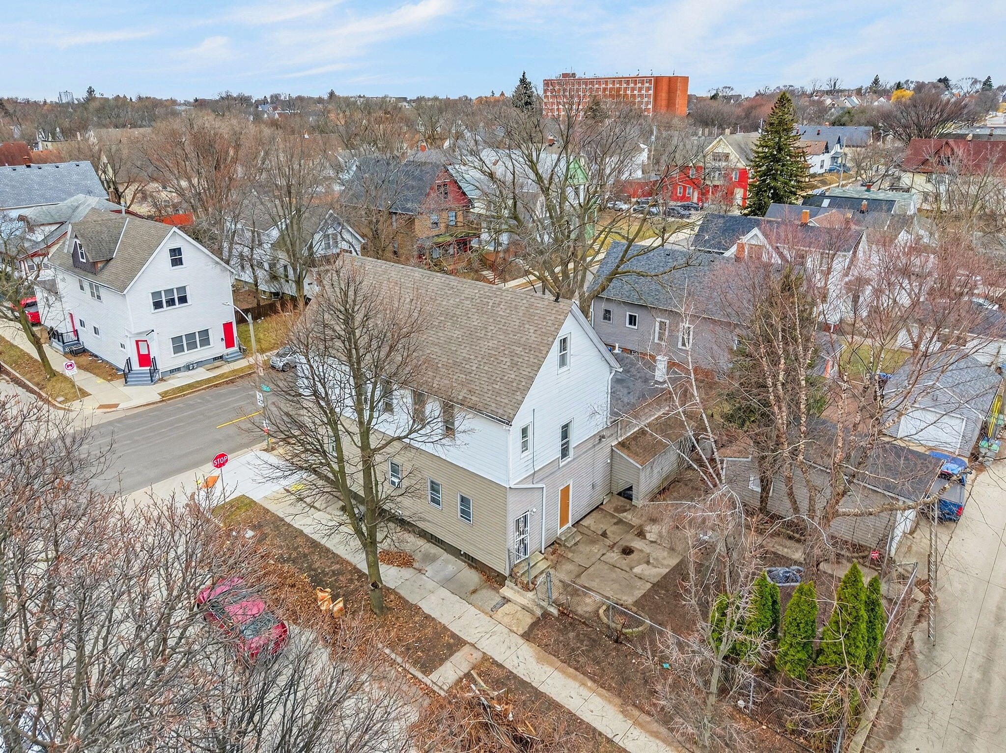 630 East Locust Street Milwaukee, WI 53212 - Photo 36 of 44 45-web-or-mls-DJI_20260314160909_0265_D