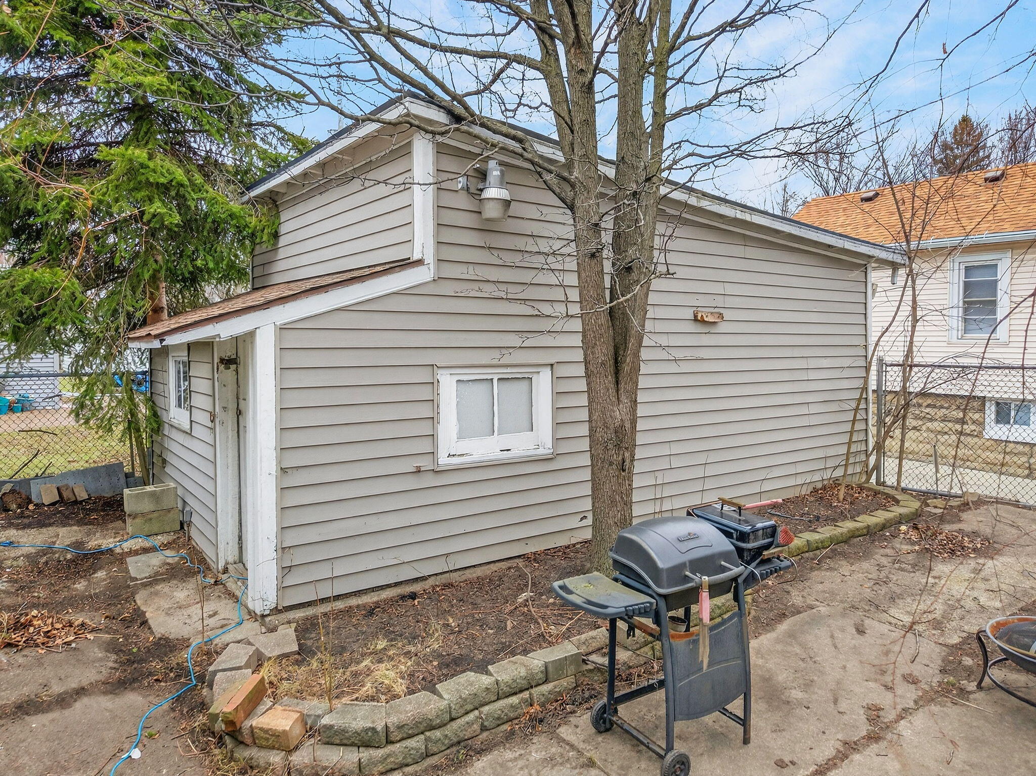 630 East Locust Street Milwaukee, WI 53212 - Photo 37 of 44 47-web-or-mls-DJI_20260314160735_0250_D