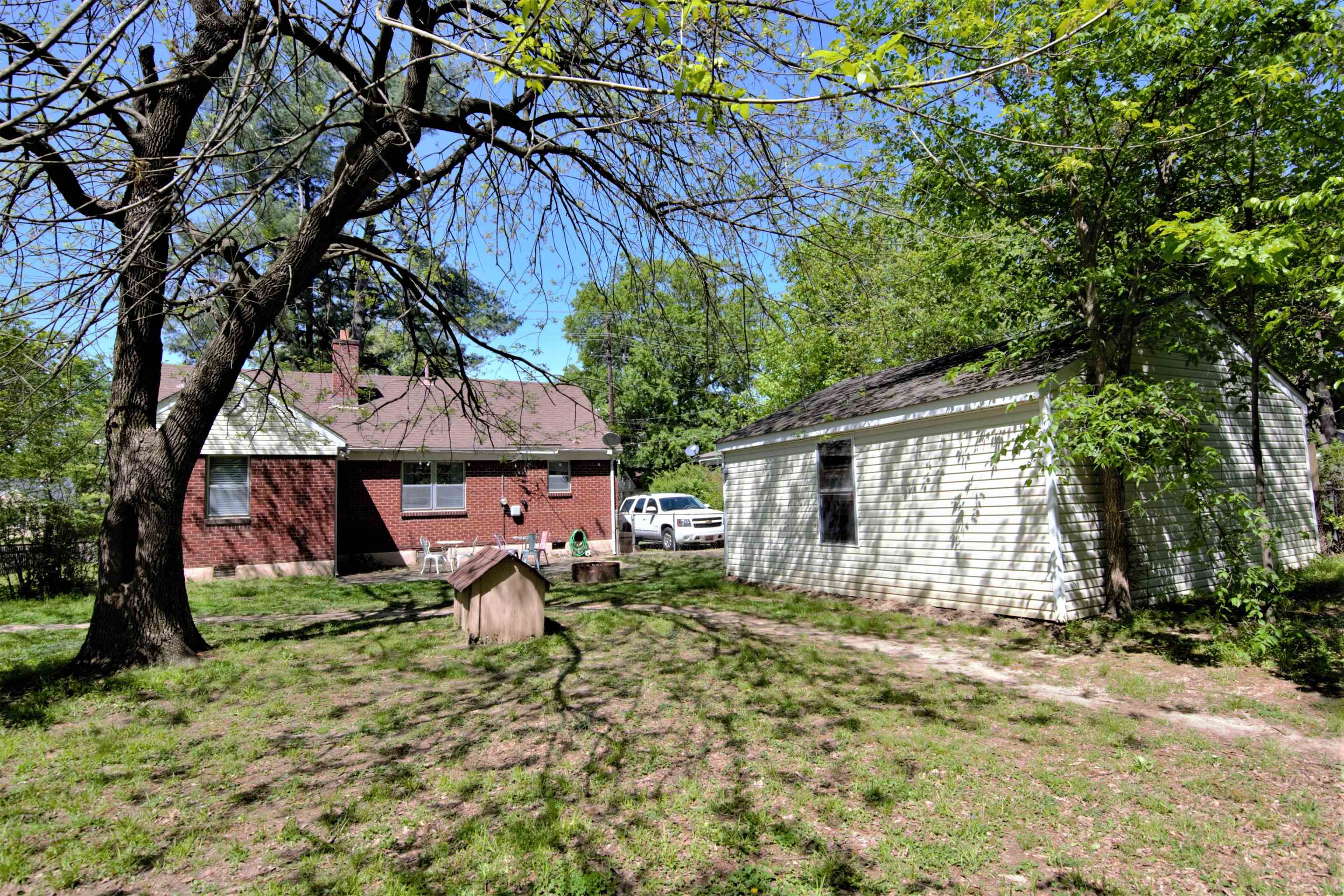4349 Macon Road Memphis, TN 38122 - Photo 17 of 19 a backyard of a house with table and chairs
