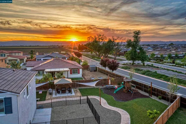 $939,000 | 1655 Apricot Court, Dixon, CA 95620