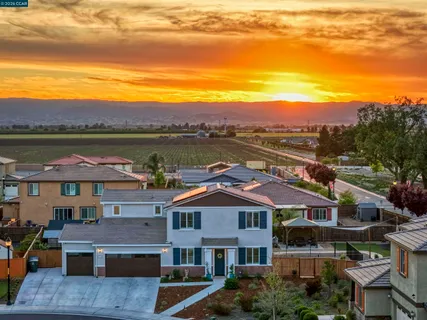 $939,000 | 1655 Apricot Court, Dixon, CA 95620