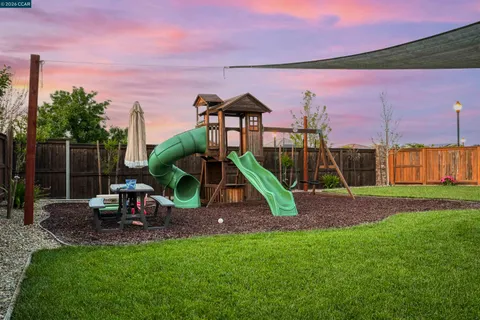 $939,000 | 1655 Apricot Court, Dixon, CA 95620