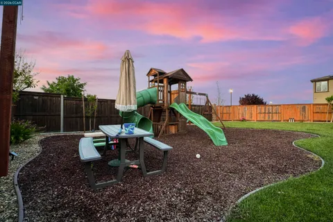 $939,000 | 1655 Apricot Court, Dixon, CA 95620