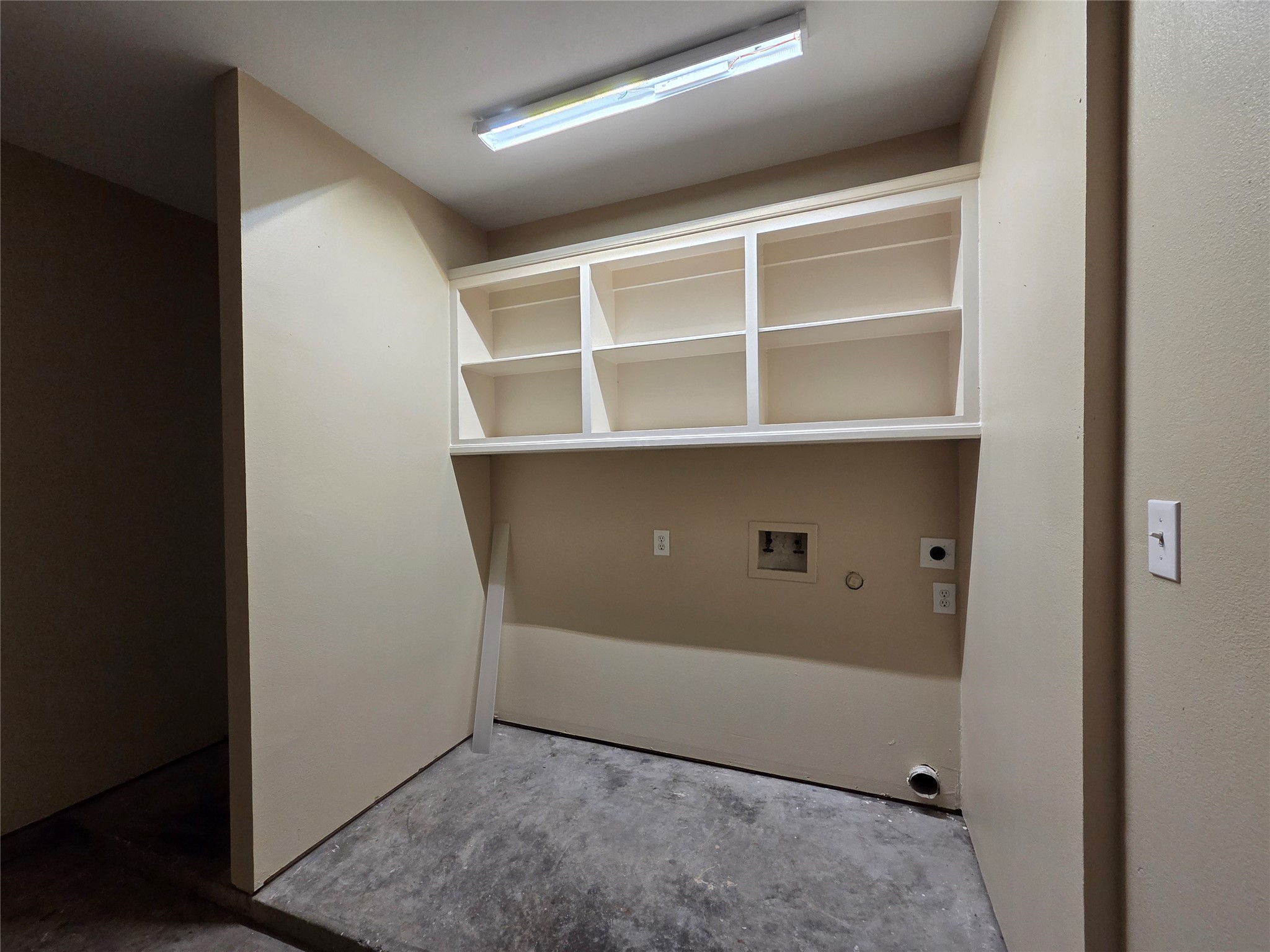 928 Runneburg Road Crosby, TX 77532 - Photo 6 of 26 a view of an empty room