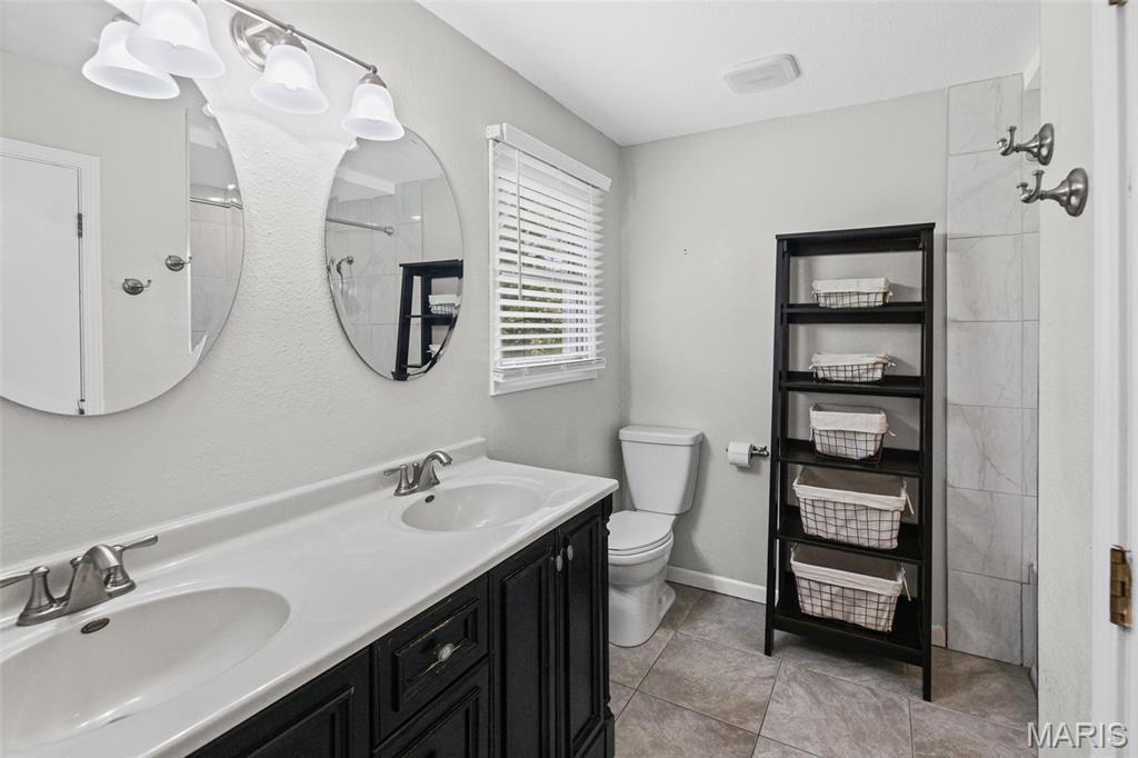 425 Weatherstone Drive Belleville, IL 62221 - Photo 3 of 47
