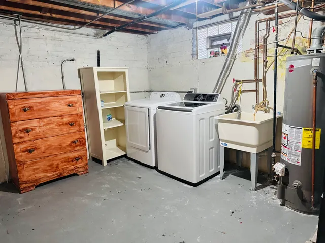 a view of a storage & utility room with washer and dryer