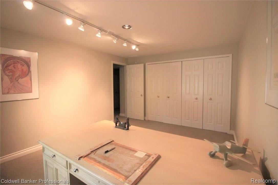 294 Cayuga Road Lake Orion, MI 48362 - Photo 23 of 39 Bedroom 3