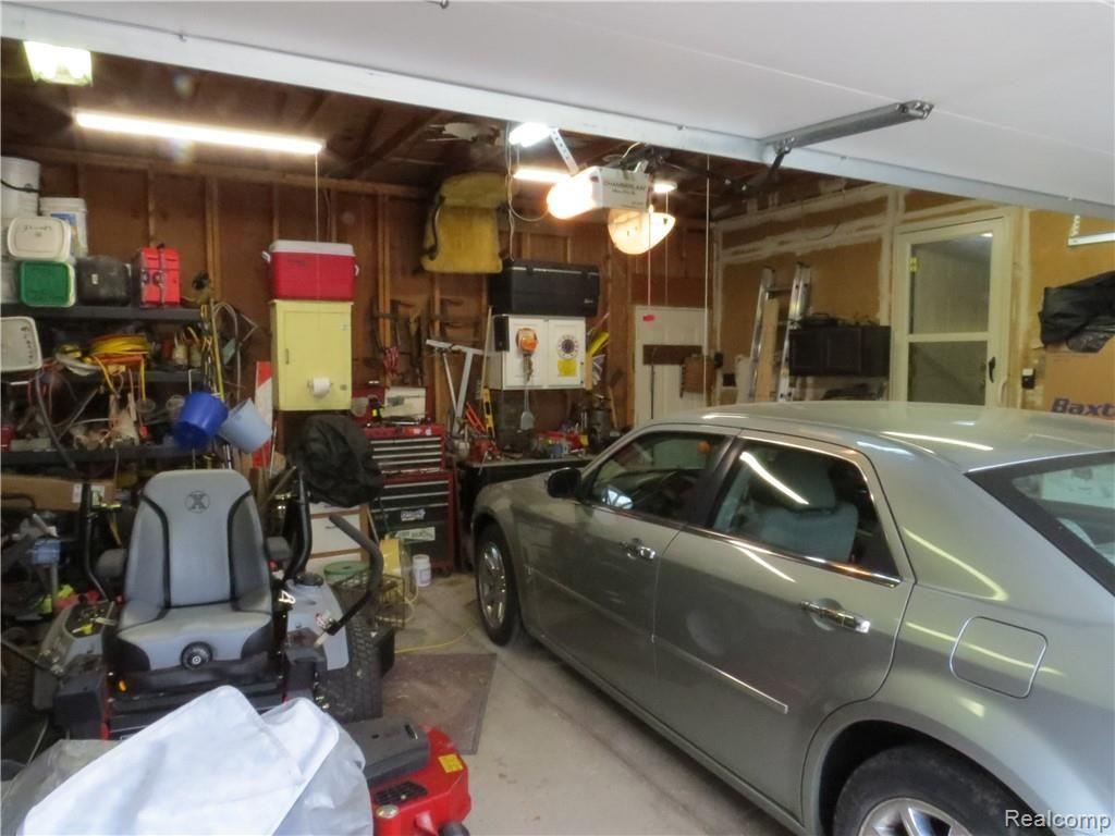 3270 Welch Road Walled Lake, MI 48390 - Photo 17 of 20 garage 2.JPG