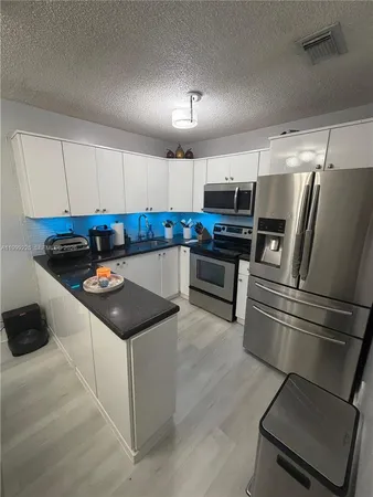 $2,600 | 6878 Northwest 173rd Drive, Unit 907, Hialeah, FL 33015