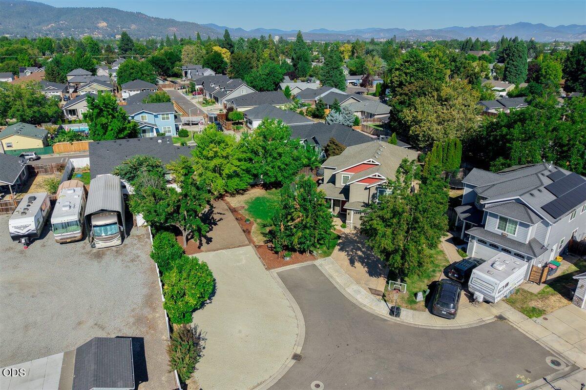 1073 Cathedral Way Central Point, OR 97502 - Photo 45 of 50 Gallery Image 45