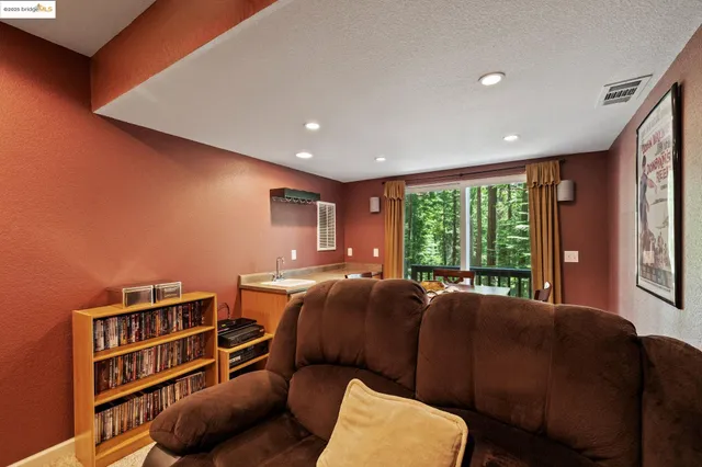 $435,000 | 25195 Esther Avenue, Long Barn, CA 95335