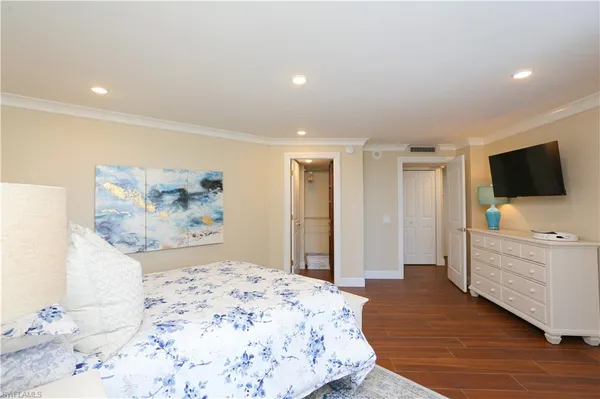 $12,000 | 4041 Gulf Shore Boulevard North, Unit 305, Naples, FL 34103