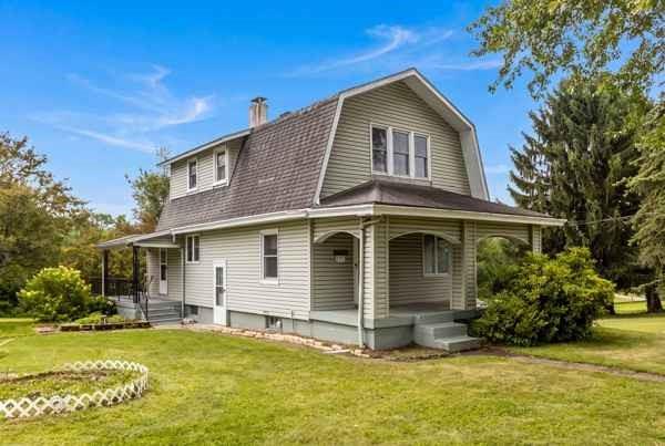 297 Friendship Road Beaver Falls, PA 15010 - Photo 2 of 29