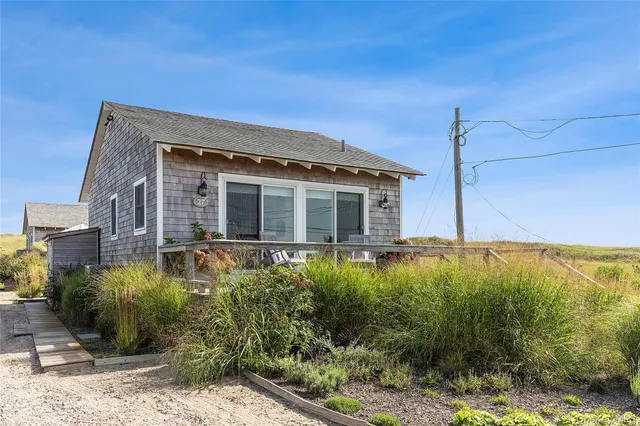 a house view with a outdoor space