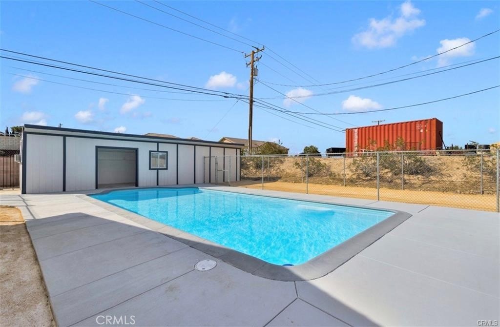 351 Armory Road Barstow, CA 92311 - Photo 21 of 31 a view of a indoor basketball court