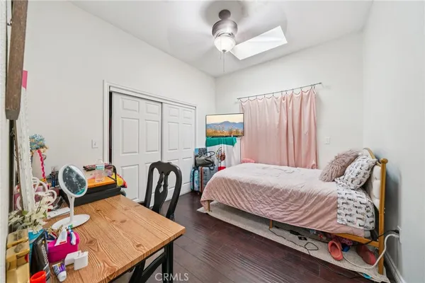 a bedroom with bed and a large mirror