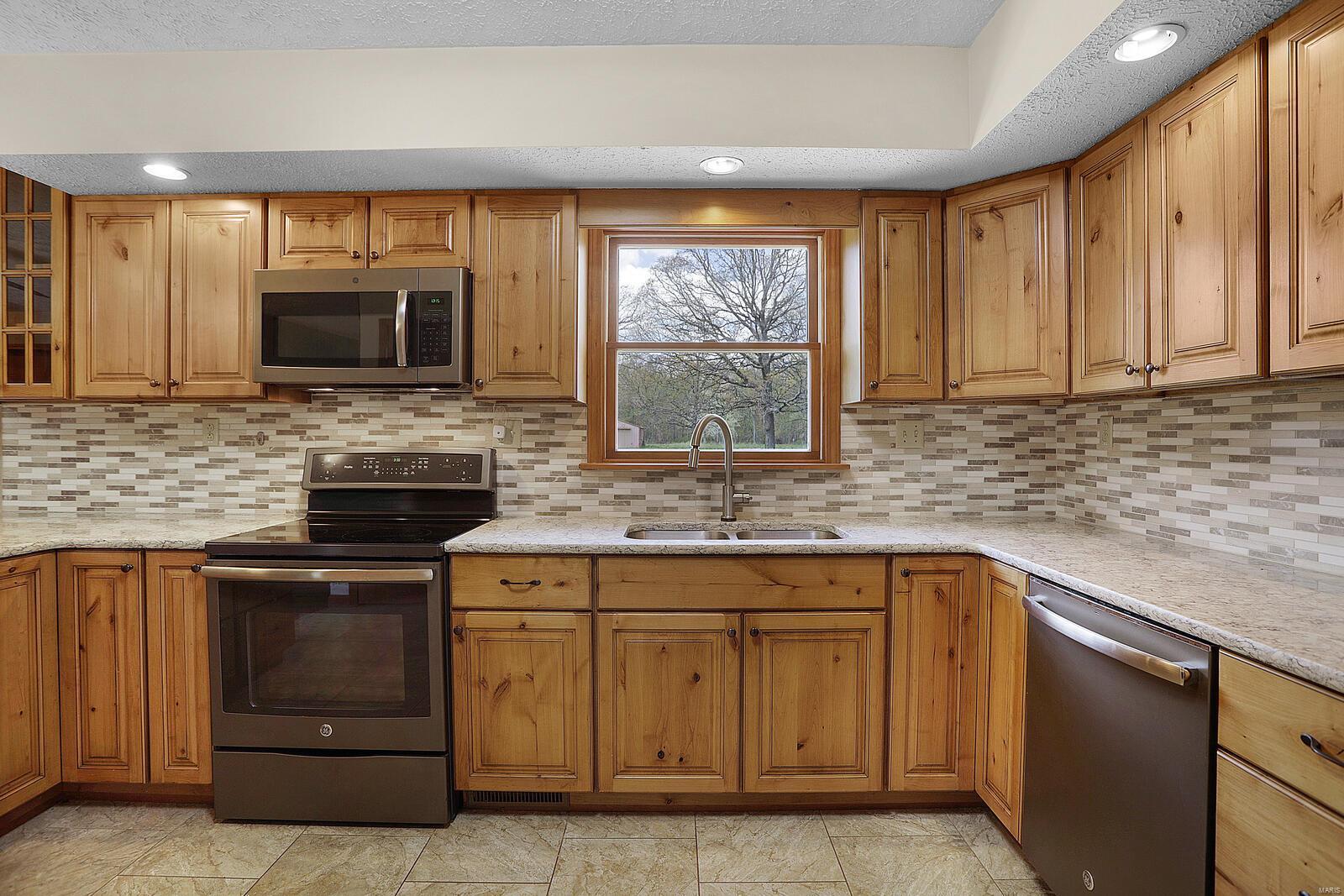 127 Schrage Road Pocahontas, IL 62275 - Photo 9 of 28