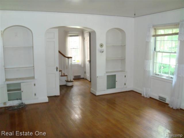14417 Greenview Road Detroit, MI 48223 - Photo 3 of 5 Dining Room