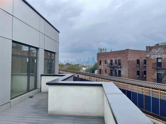 $958,000 | 52-16 Roosevelt Avenue, Unit 5A | Woodside