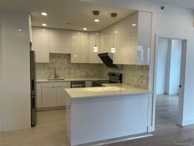 $958,000 | 52-16 Roosevelt Avenue, Unit 5A | Woodside