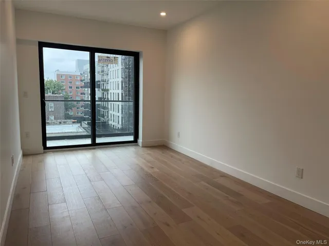 $958,000 | 52-16 Roosevelt Avenue, Unit 5A | Woodside