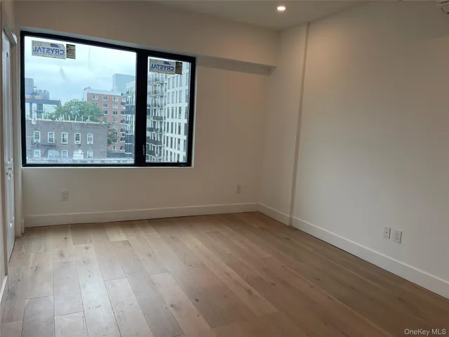 $958,000 | 52-16 Roosevelt Avenue, Unit 5A | Woodside