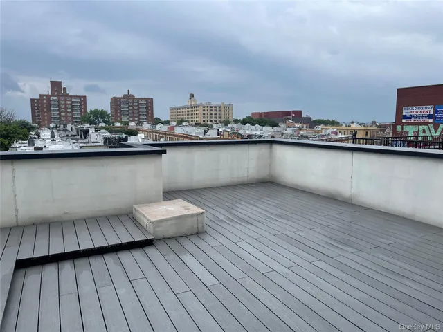 $958,000 | 52-16 Roosevelt Avenue, Unit 5A | Woodside