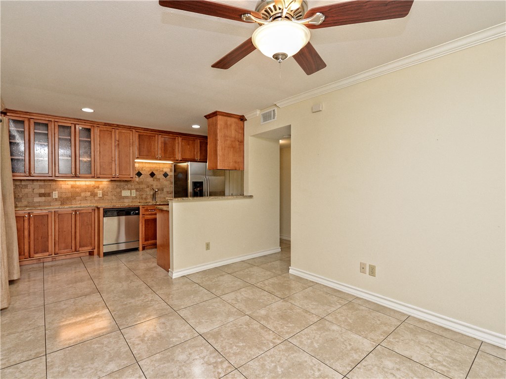 407 East 45th Street, Unit 210 Austin, TX 78751 - Photo 9 of 16