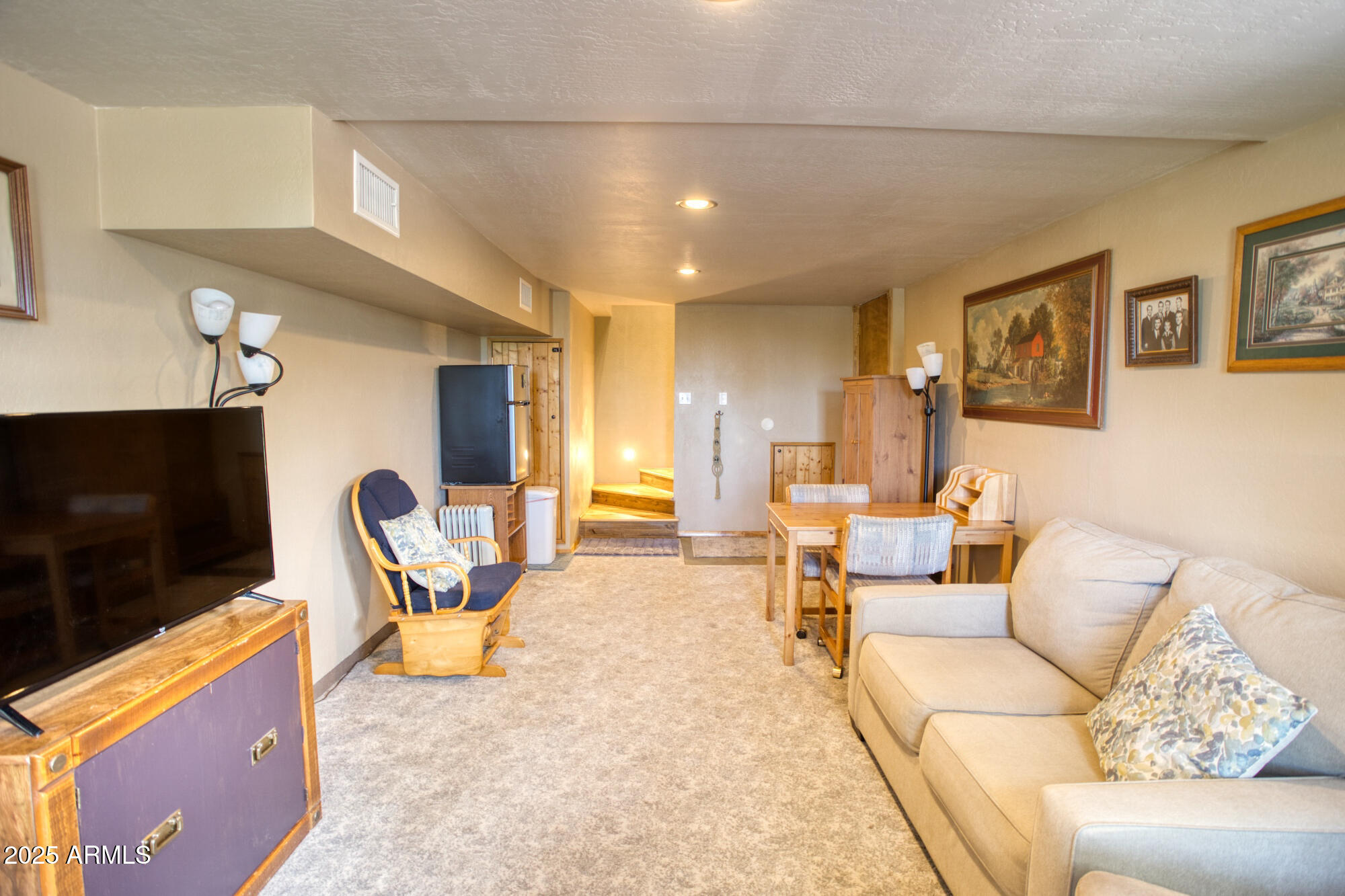 2611 Ellsworth Avenue Show Low, AZ 85901 - Photo 20 of 41 a living room with furniture and a flat screen tv