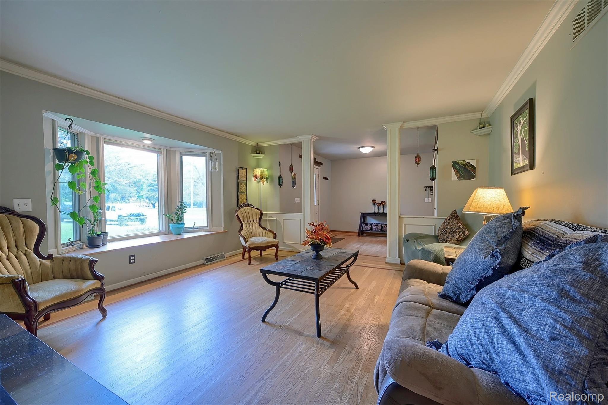 1153 Hemingway Road Lake Orion, MI 48360 - Photo 8 of 32 5-Great-Room-2nd-View.jpg