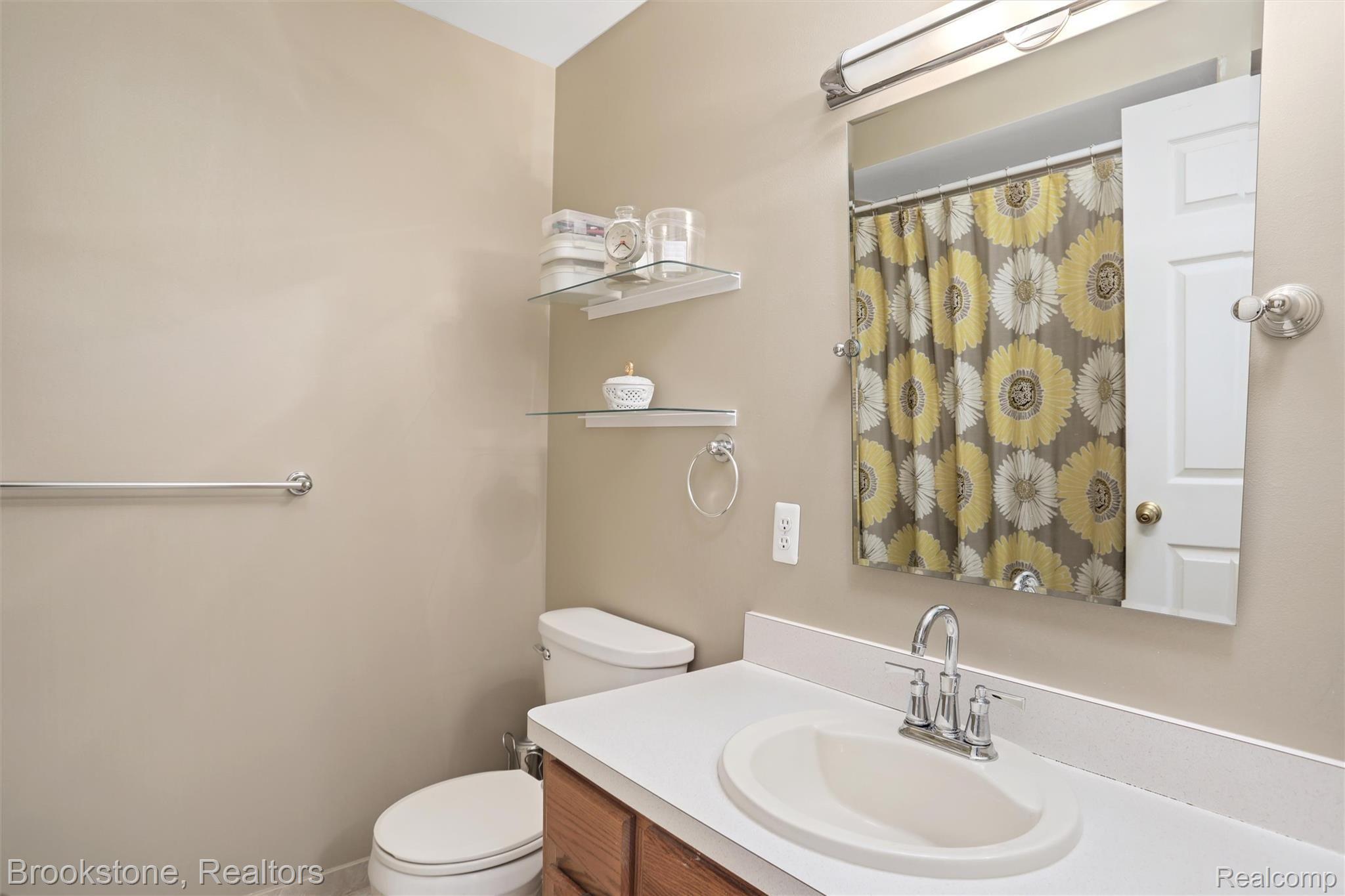 4999 Crooks Road Royal Oak, MI 48073 - Photo 20 of 20 4999 Crooks- full bath.jpg