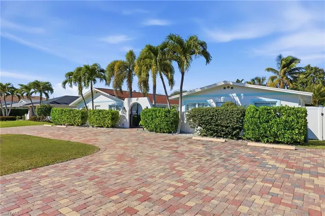 $1,950,000 | 559 105th Avenue North, Naples, FL 34108